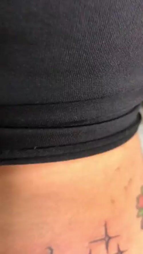 Imagem 1 de 1 - Amor olha como ficou minha nova tatuagem, gostou? Vou posta agora vídeo de anal com essa nova tatuagem}