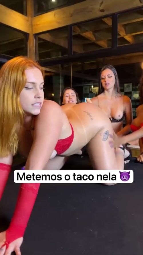 Imagem 1 de 1 - Essa sinuca foi diferente esse taco era gostoso demais!! Vídeo completo para assinantes.}