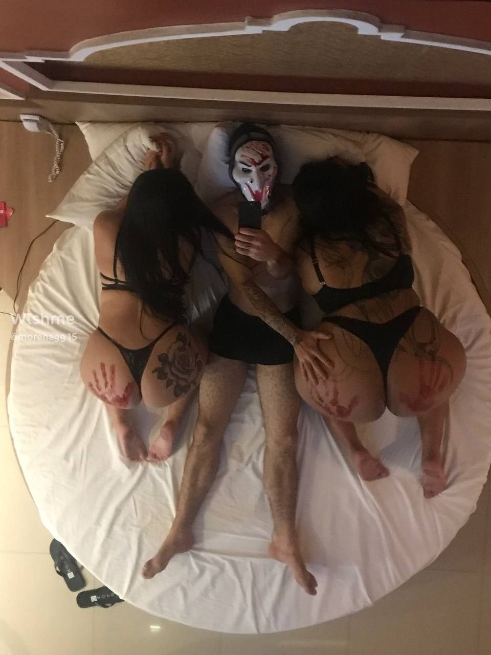 Imagem 2 de 2 - Convidei a amiguinha pra uma noite de motel com o maridão 🤤}